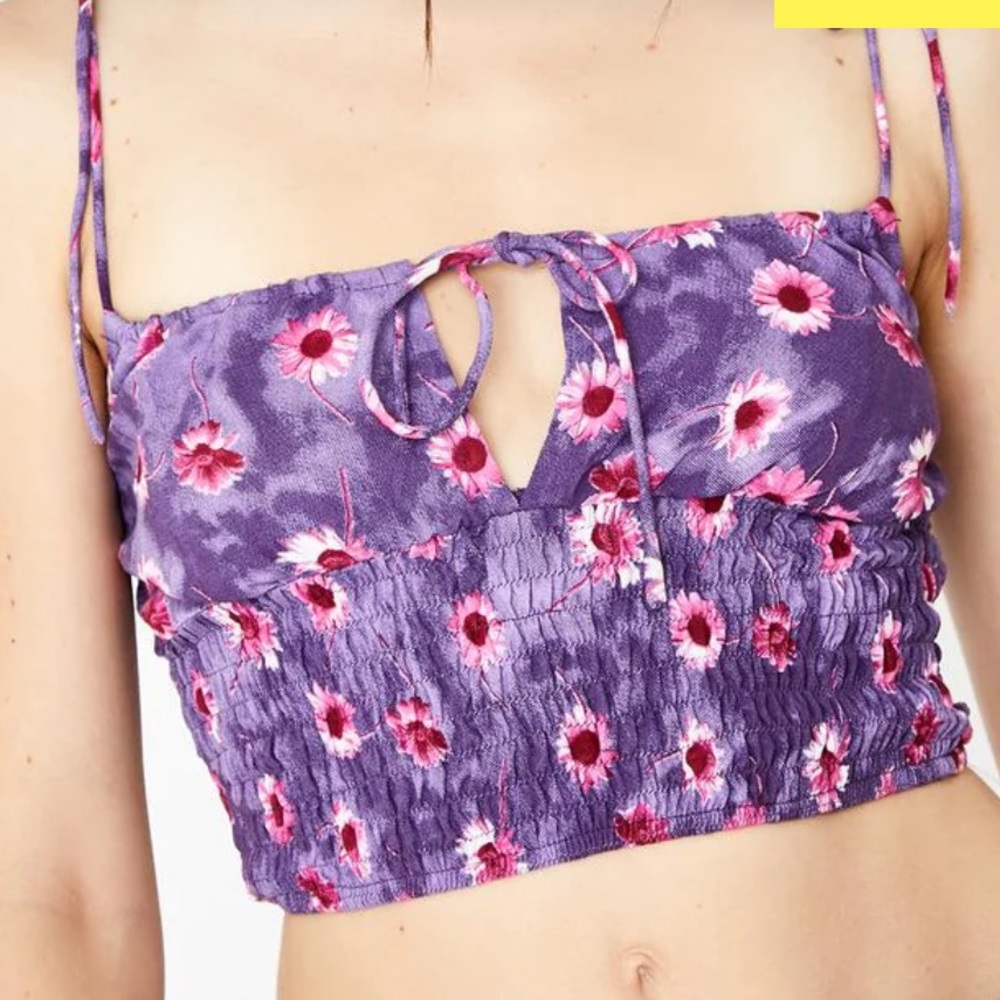 Motel Kimala tie and detail top